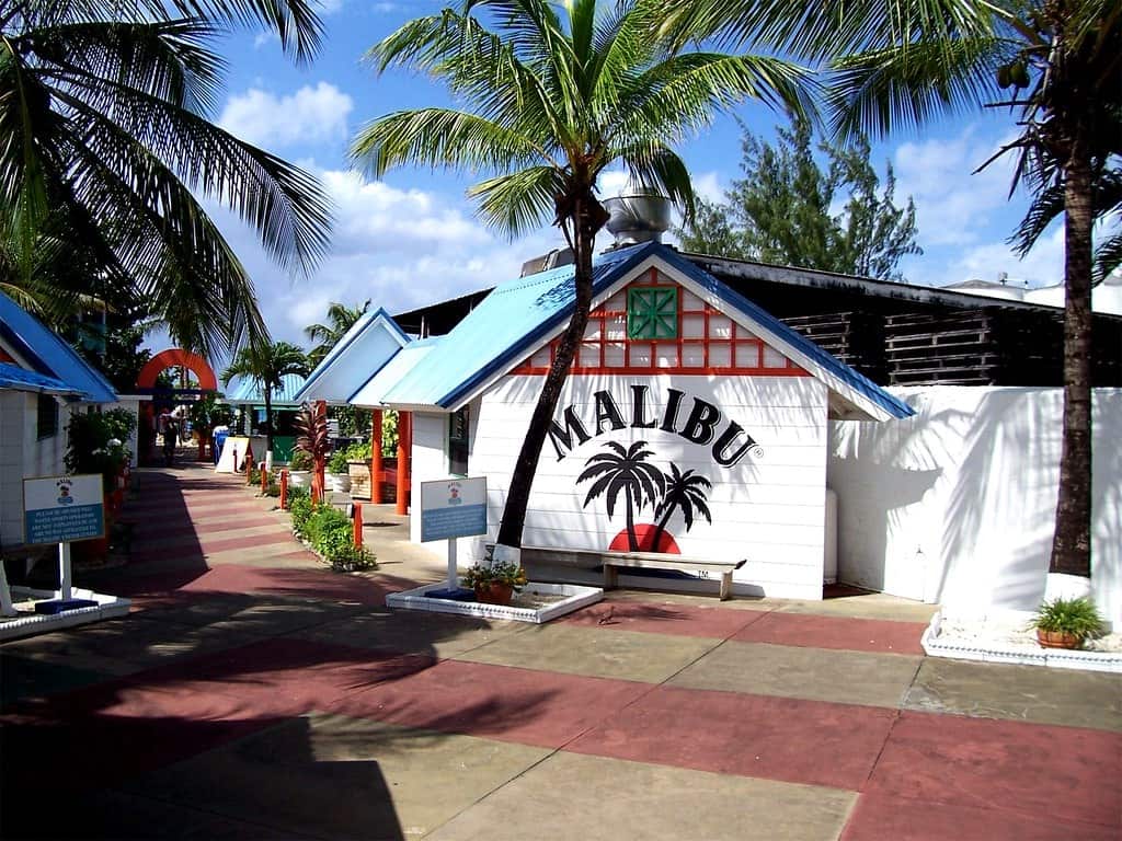 Bridgetown la capital de Barbados 10 Malibu beach min