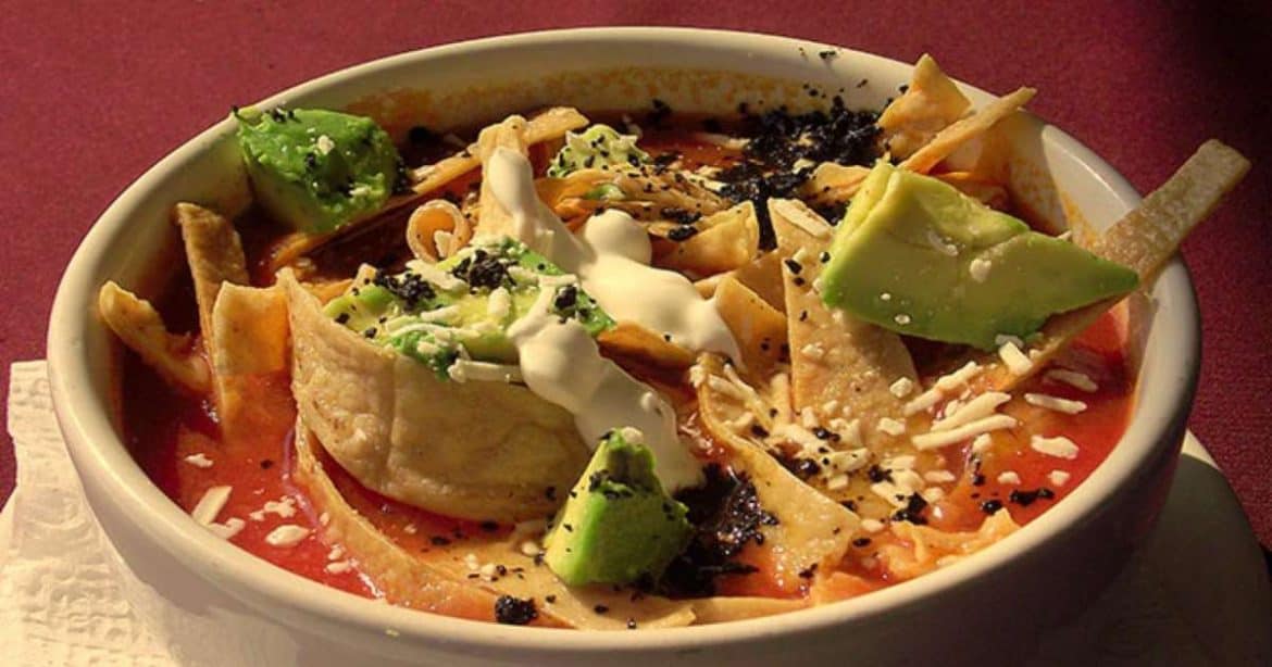 Hacer sopa de tortilla